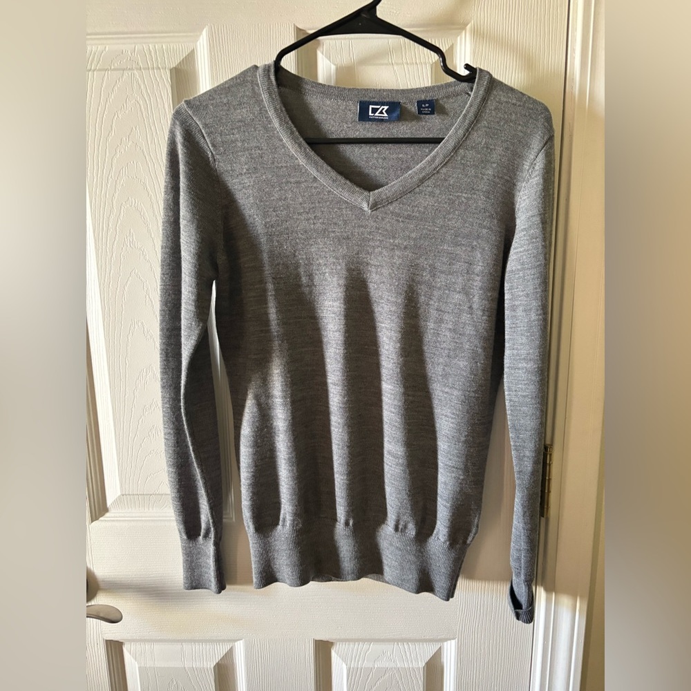 Cutter & buck vneck long sleeve sweater in classic grey S/P